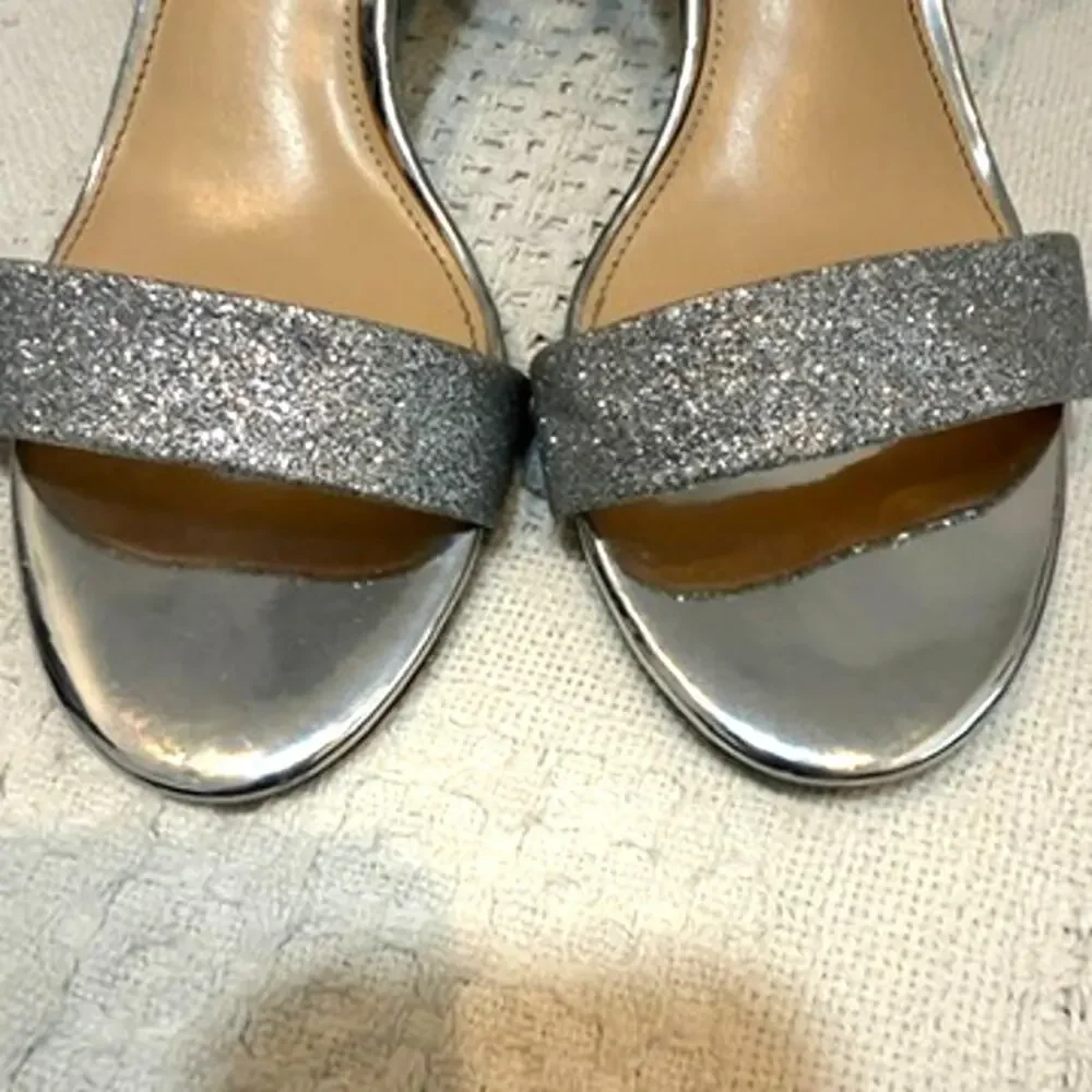 Blue by Betsey Johnson MIRI 8.5 silver glitter heeled sandal 3068